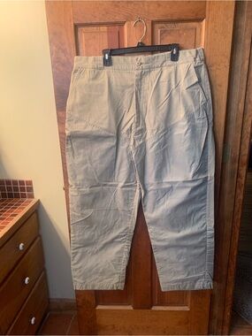 Men’s NEW NEVER WORN, AVID OUTDOORS briar pants, Great for hunting, KHAKI-TAN.
